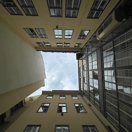Grand Viceroy - Gothic Tower View * Prague