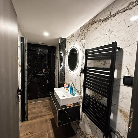 Apartman Grand Viceroy - Gothic Tower View